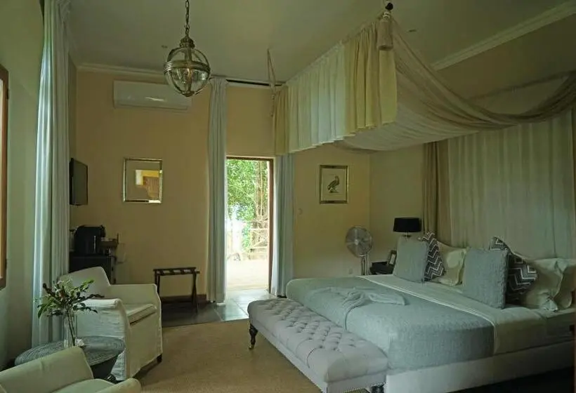 سوییت جونیور با چشم‌انداز دریا, Belo Monte Hotel And Museum