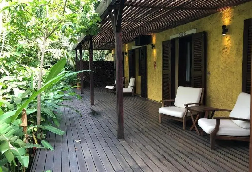 اتاق خانوادگی با چشم‌انداز باغ, Belo Monte Hotel And Museum