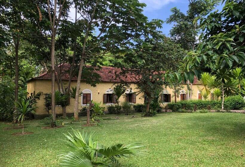 اتاق خانوادگی با چشمانداز باغ, Belo Monte Hotel And Museum