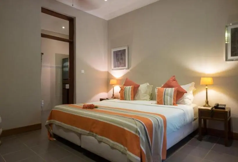اتاق خانوادگی با چشم‌انداز باغ, Belo Monte Hotel And Museum