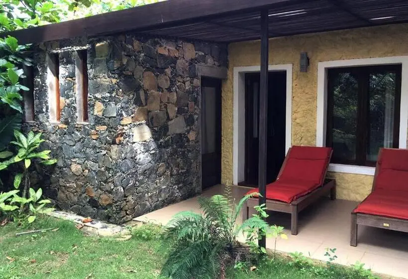 سوییت با چشم‌انداز باغ, Belo Monte Hotel And Museum
