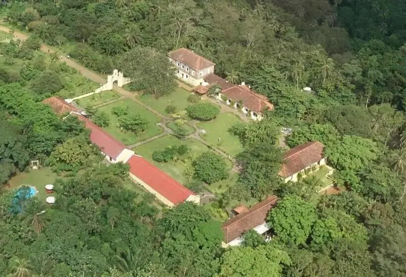 سوییت با چشم‌انداز باغ, Belo Monte Hotel And Museum
