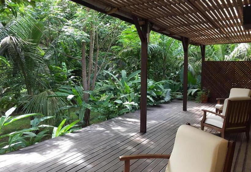 اتاق لوکس با چشم‌انداز باغ, Belo Monte Hotel And Museum