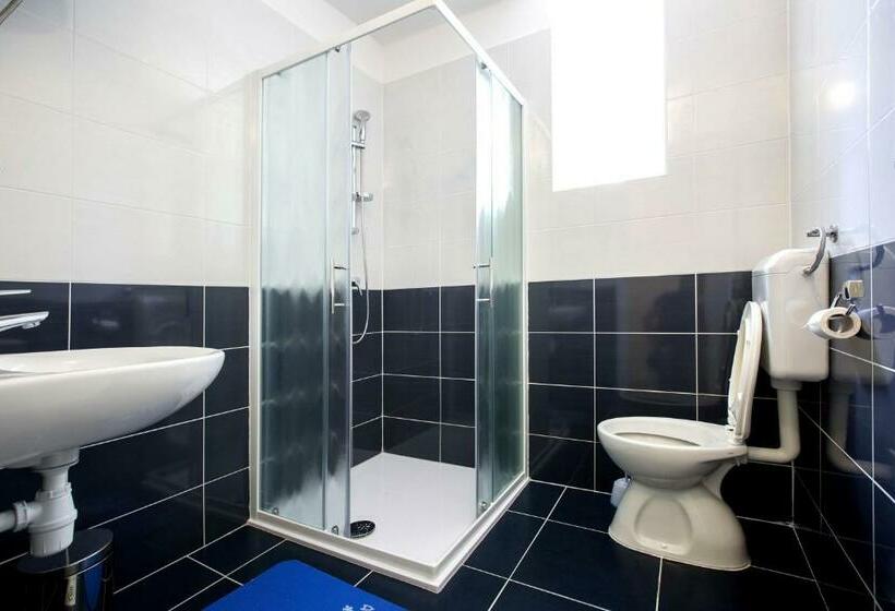 Quarto Estandar, Downtown Hostel