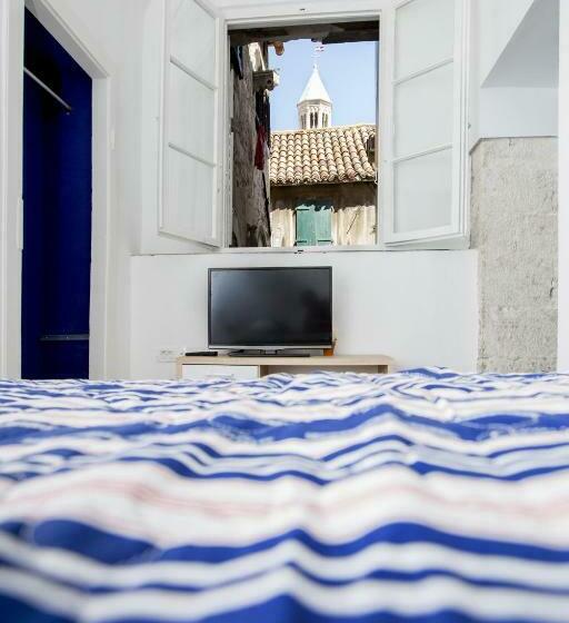 Quarto Estandar, Downtown Hostel