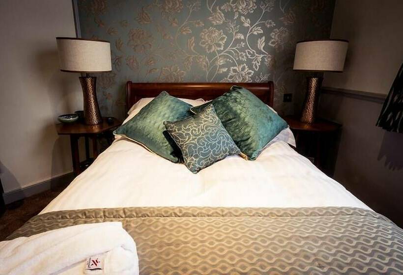 スタンダードルーム, The Cardinals Hat