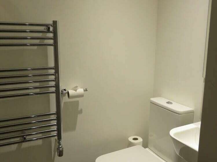 スタンダードルーム, The Cardinals Hat