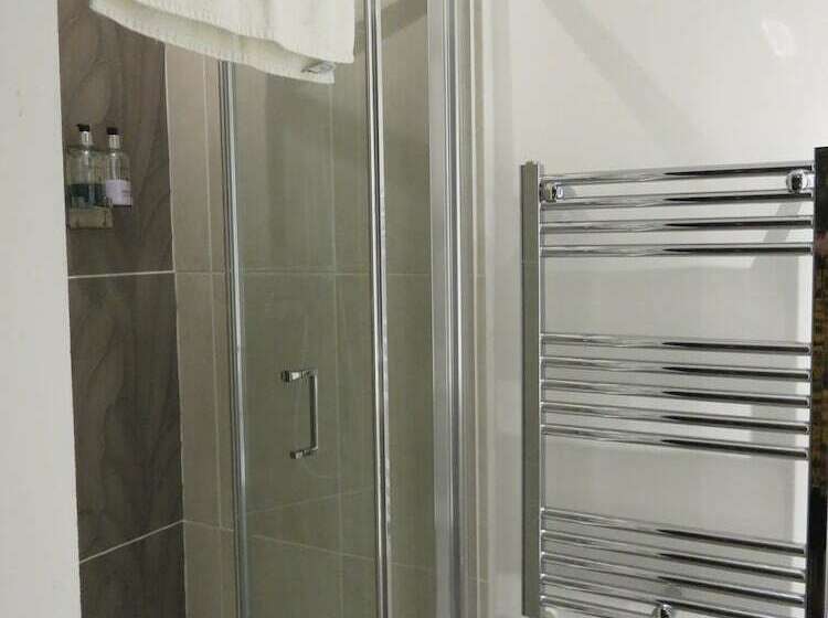 スタンダードルーム, The Cardinals Hat