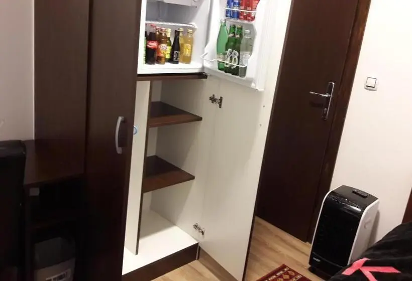 اتاق استاندارد با سرویس بهداشتی مشترک, Hostel In Club
