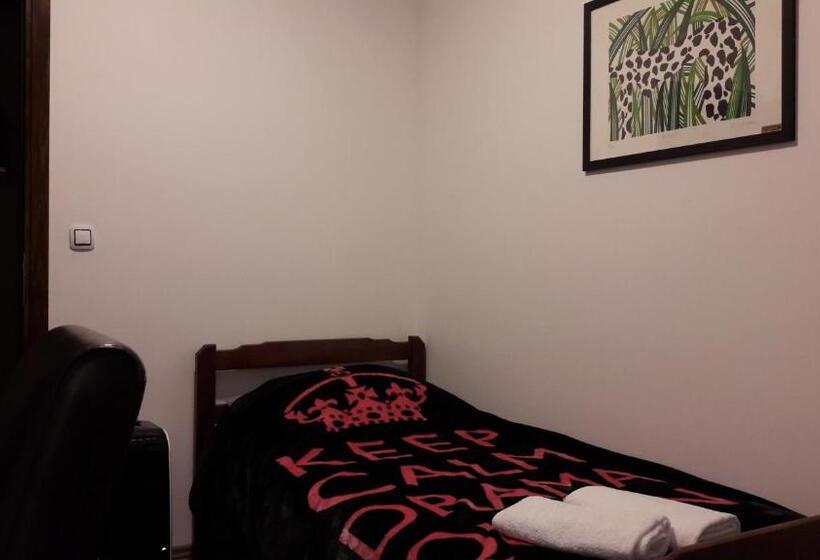 اتاق استاندارد با سرویس بهداشتی مشترک, Hostel In Club