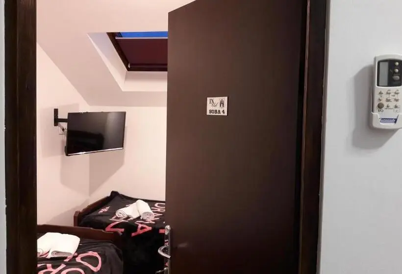 اتاق استاندارد با سرویس بهداشتی مشترک, Hostel In Club