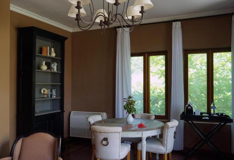 سوییت با چشمانداز باغ, Belo Monte Hotel And Museum