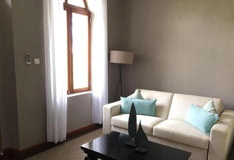 سوییت با چشمانداز باغ, Belo Monte Hotel And Museum