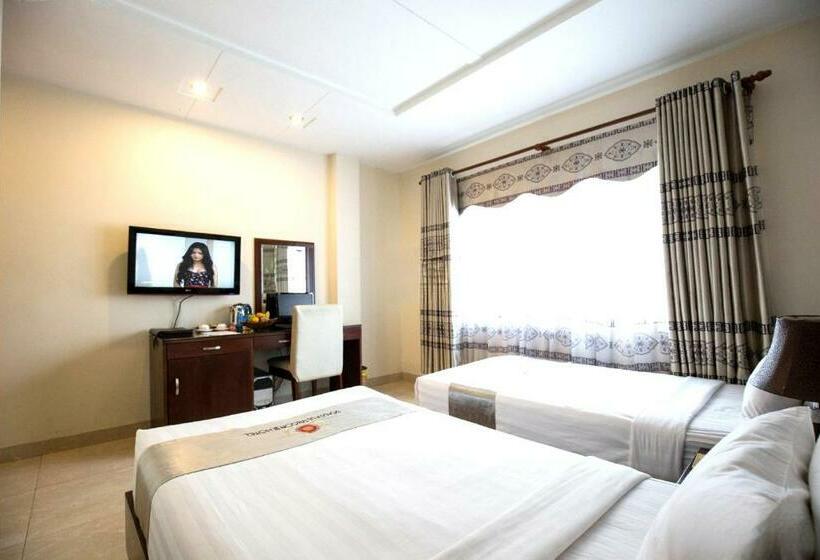 اتاق لوکس با چشم‌انداز شهر, Beautiful Buivien