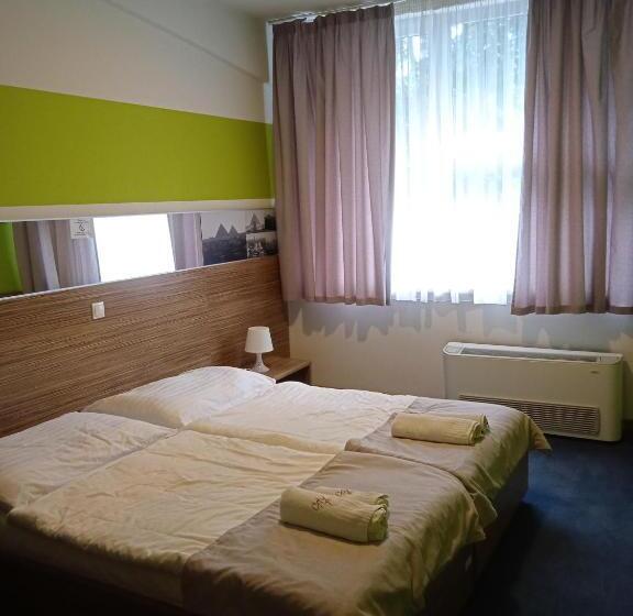 اتاق اکونومی, ík Košice