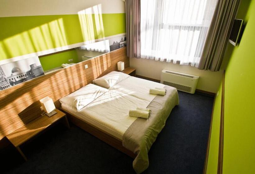 اتاق اکونومی, ík Košice