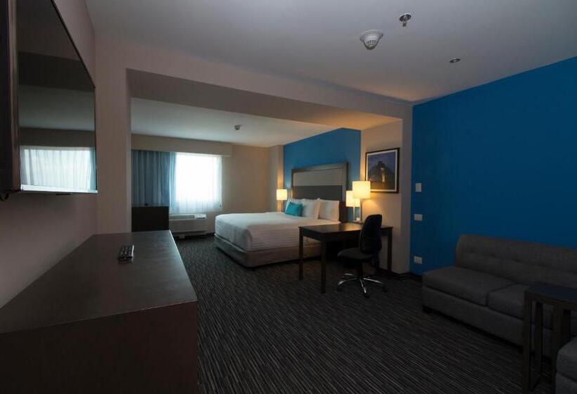 キングサイズベッドのデラックスルーム, Chn Hotel Monterrey Aeropuerto, Trademark By Wyndham