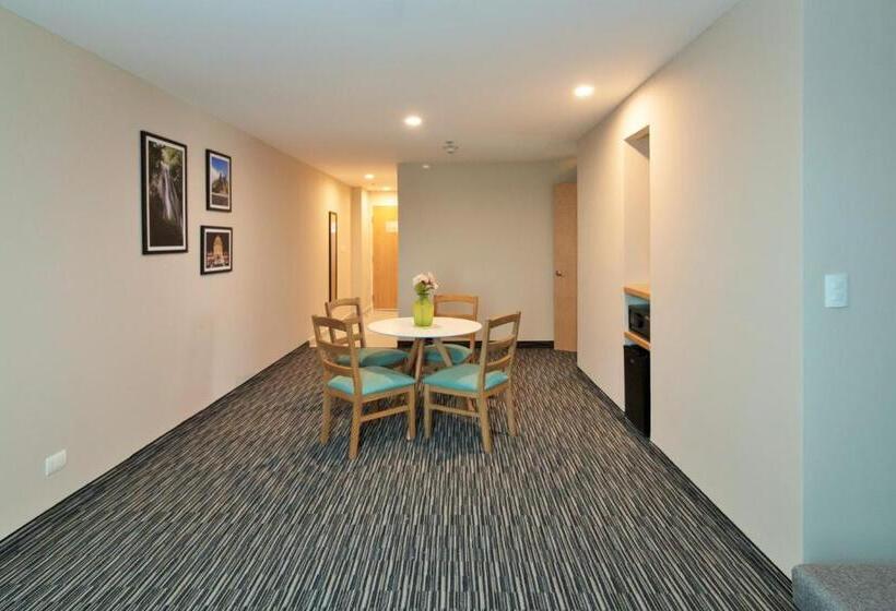 キングサイズベッドのスイートルーム, Chn Hotel Monterrey Aeropuerto, Trademark By Wyndham