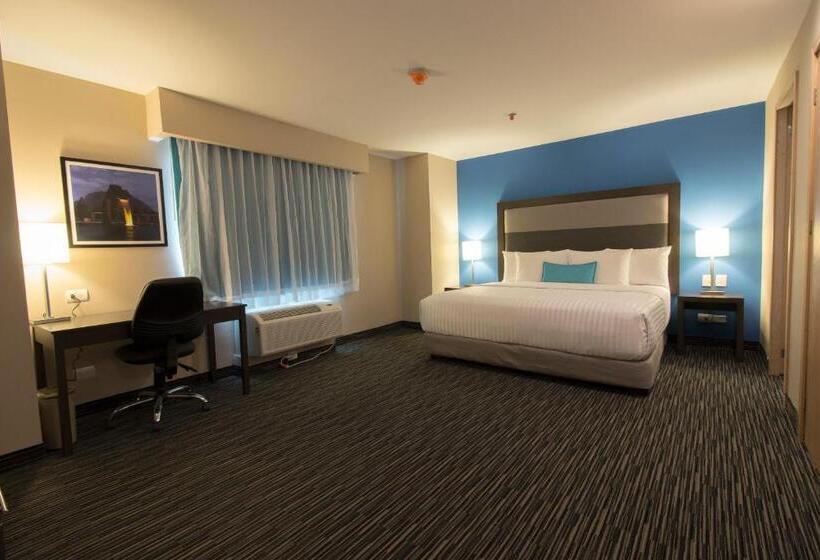 キングサイズベッドのスイートルーム, Chn Hotel Monterrey Aeropuerto, Trademark By Wyndham