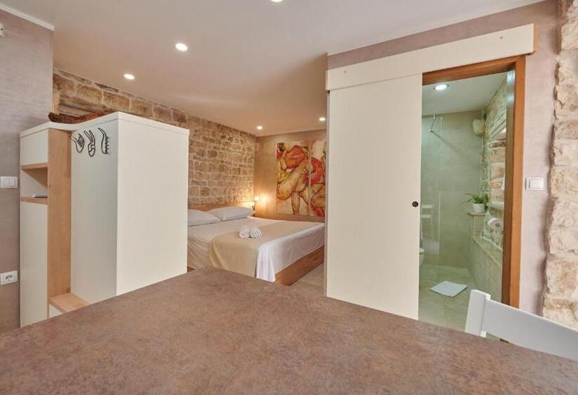 スーペリアスタジオ, Villa Kudelik Stone Story