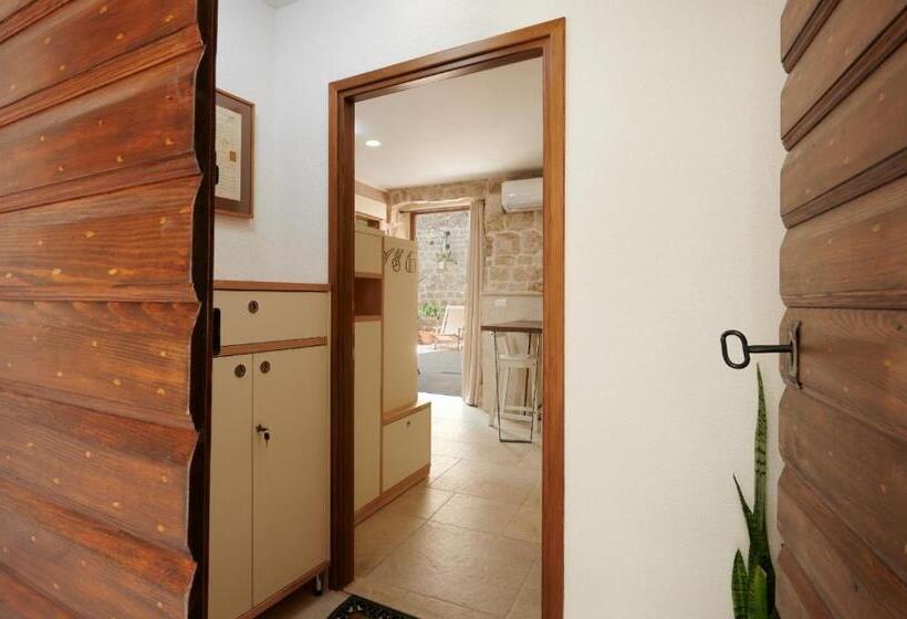 סטודיו סופריור, Villa Kudelik Stone Story