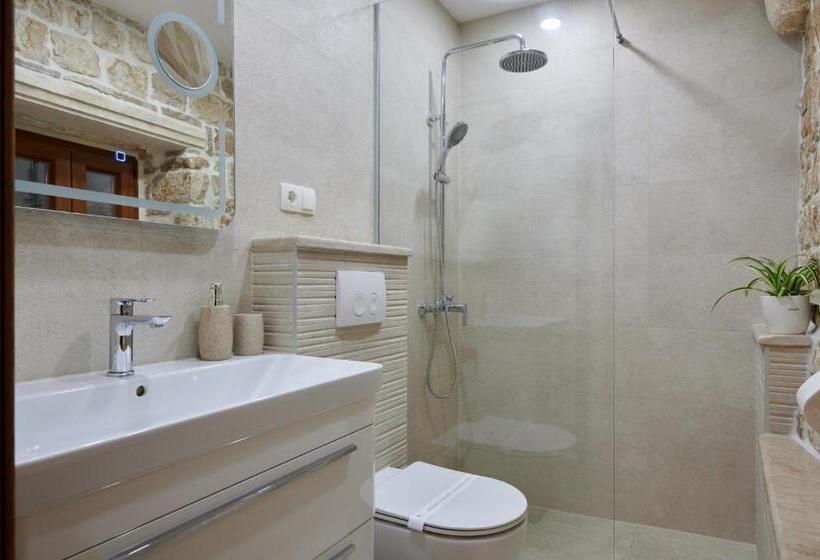 סטודיו סופריור, Villa Kudelik Stone Story