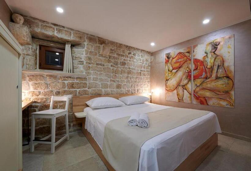 スーペリアスタジオ, Villa Kudelik Stone Story