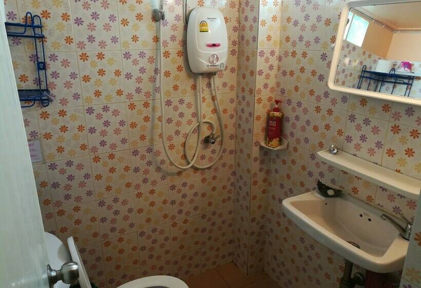 Кровать в Общей Комнате, Karma Home Hostel