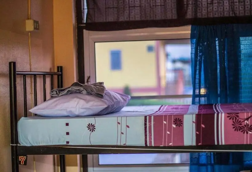 تختخواب در اتاق مشترک, Karma Home Hostel