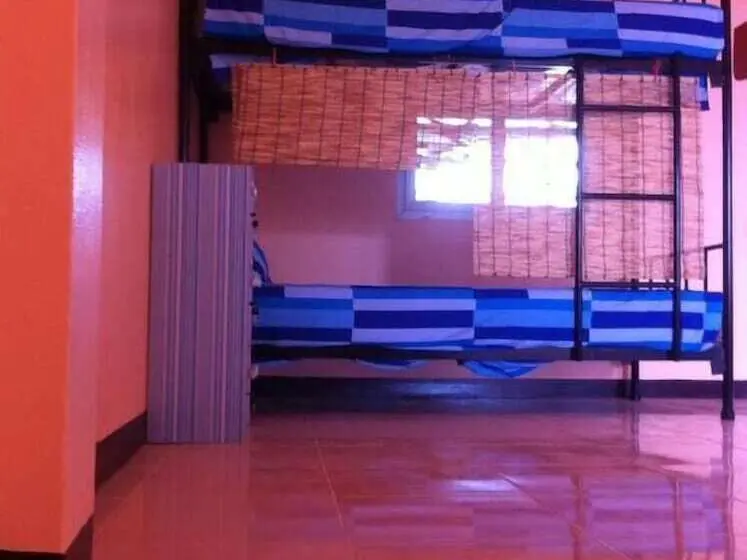 تختخواب در اتاق مشترک, Karma Home Hostel