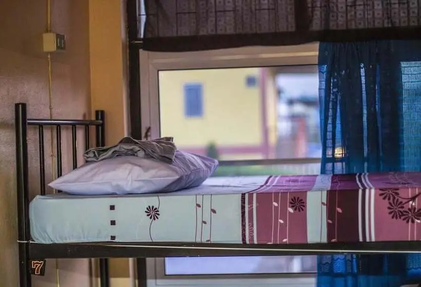 تختخواب در اتاق مشترک, Karma Home Hostel
