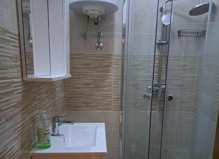 标准间, Sobes Tea