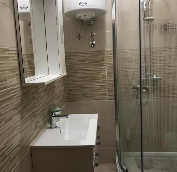 标准间, Sobes Tea