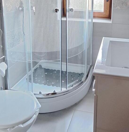 标准间, Sobes Tea