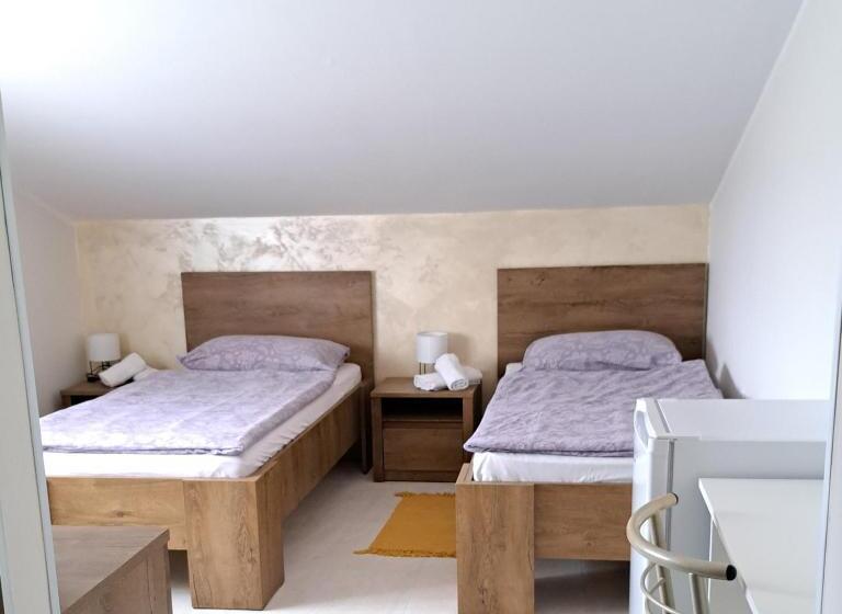 标准间, Sobes Tea