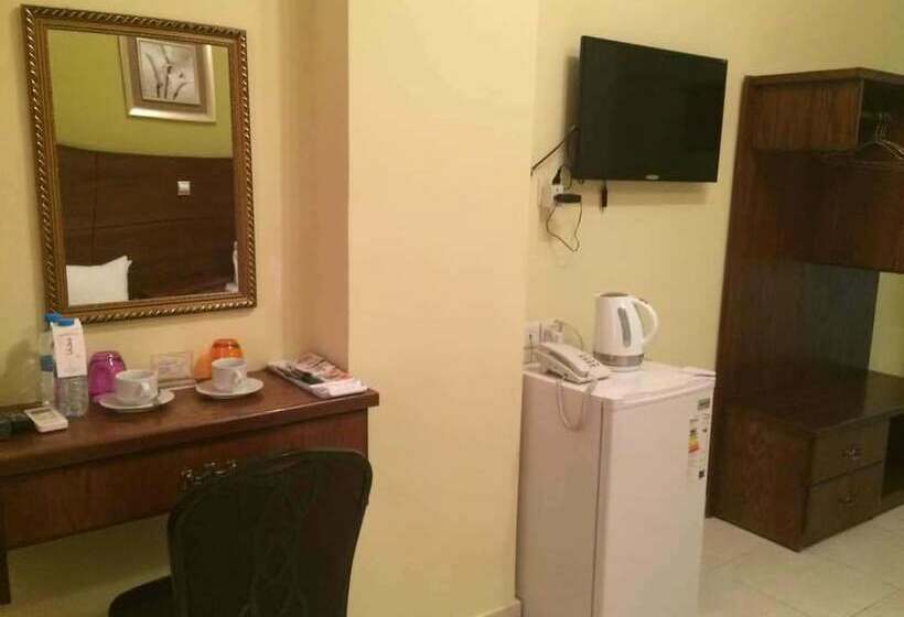 اتاق استاندارد سه نفره, Amir Palace Hotel