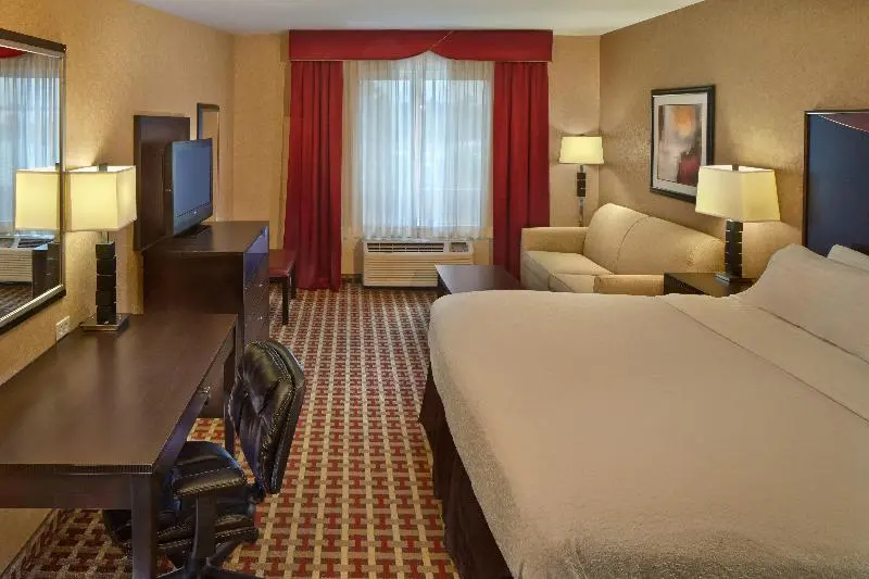 キングサイズベッドのスタンダードルーム, Holiday Inn Express & Suites   Gaylord, An Ihg