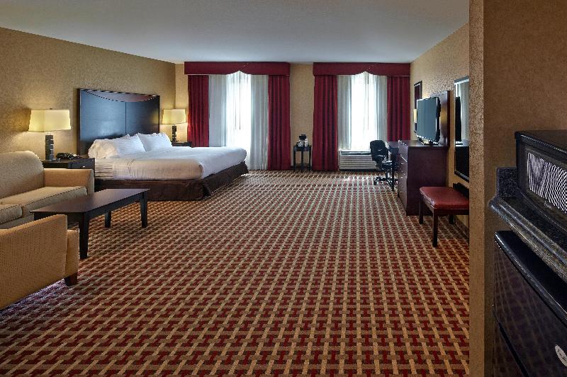 带大床的标准间, Holiday Inn Express & Suites   Gaylord, An Ihg
