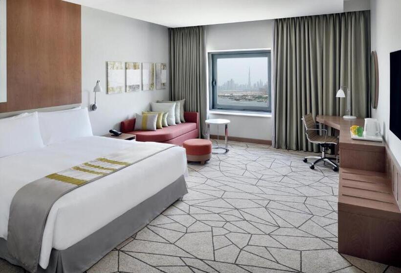 带大床的标准间, Holiday Inn & Suites   Dubai Festival City Mall, An Ihg