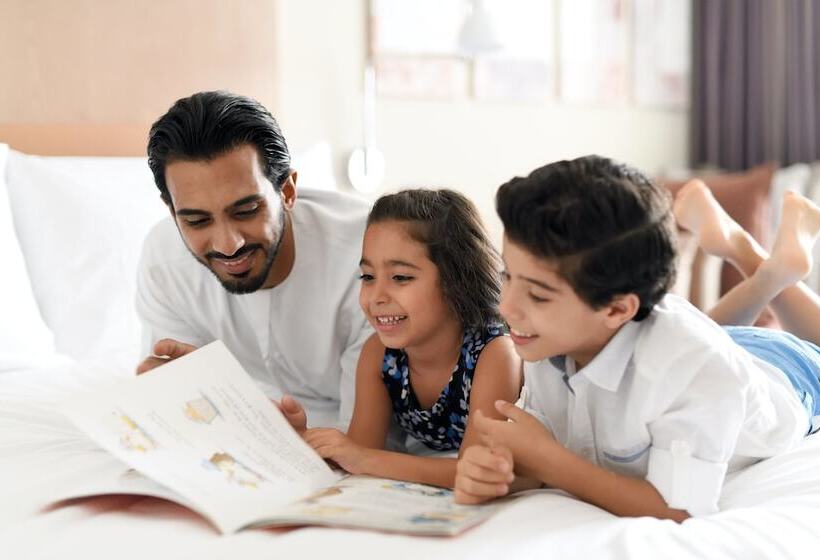 带城市景观的优质房间, Holiday Inn & Suites   Dubai Festival City Mall, An Ihg