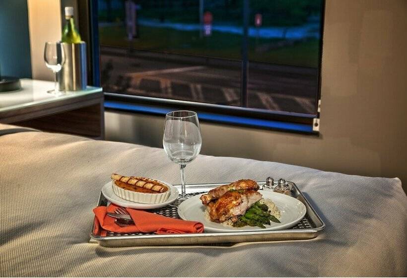 Номер Стандарт, Indigo Pittsburgh University   Oakland, An Ihg