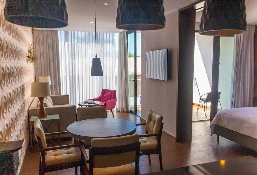 스위트 킹사이즈 침대, The Fives Downtown Hotel & Residences, Curio Collection by Hilton