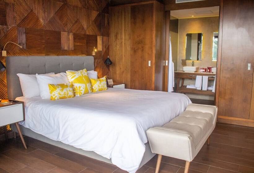 스위트 킹사이즈 침대, The Fives Downtown Hotel & Residences, Curio Collection by Hilton