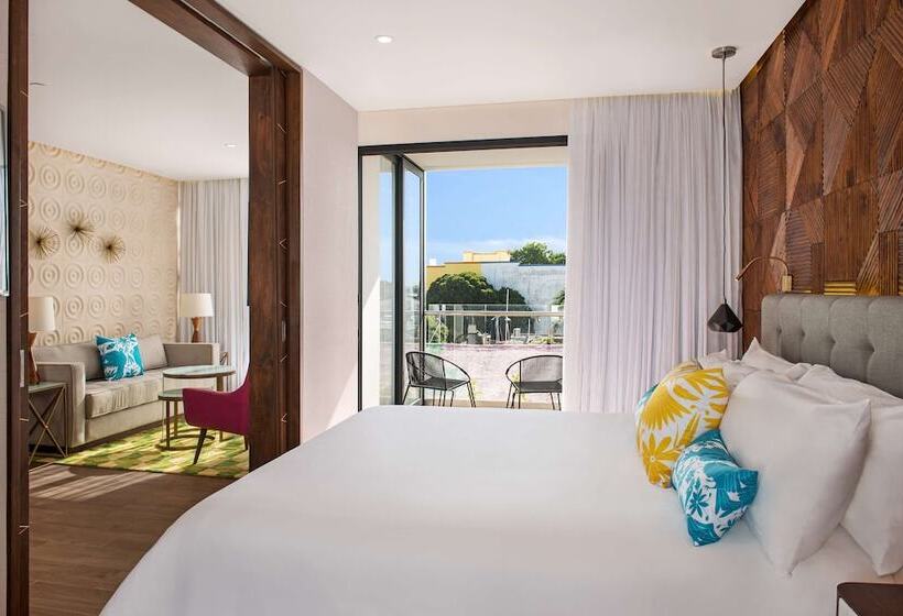 스위트 킹사이즈 침대, The Fives Downtown Hotel & Residences, Curio Collection by Hilton