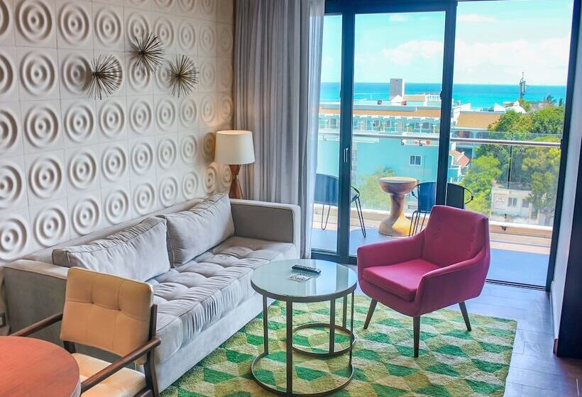 스위트 킹사이즈 침대, The Fives Downtown Hotel & Residences, Curio Collection by Hilton