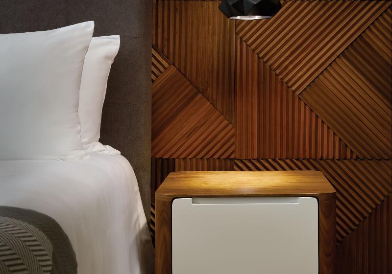 주니어 스위트 킹사이즈 침대, The Fives Downtown Hotel & Residences, Curio Collection by Hilton