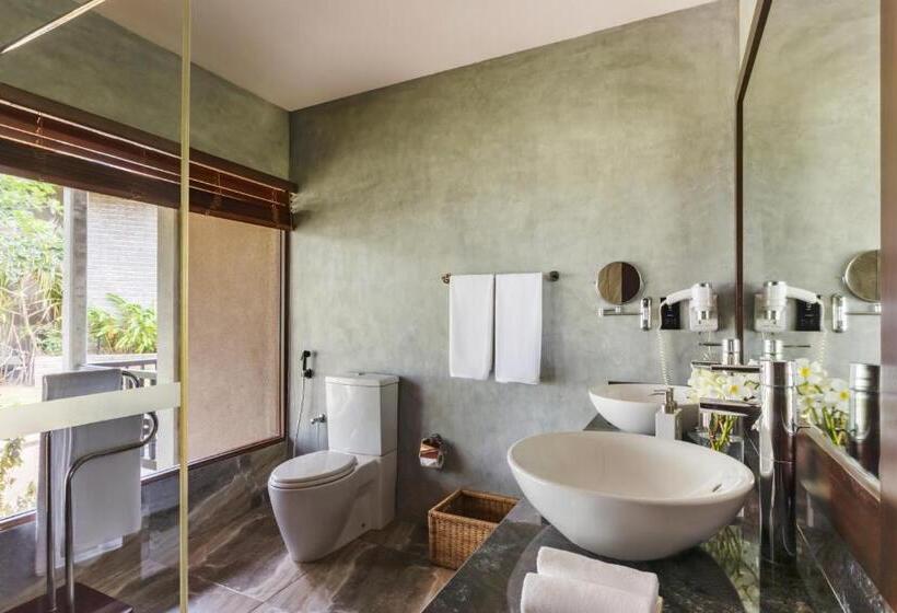 Студия Стандарт, Uga Bay Pasikuda