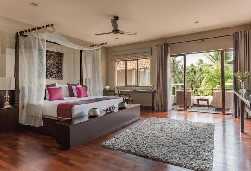 Люкс, Uga Bay Pasikuda