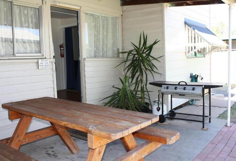 4ベッドルームハウス, Roma Motel