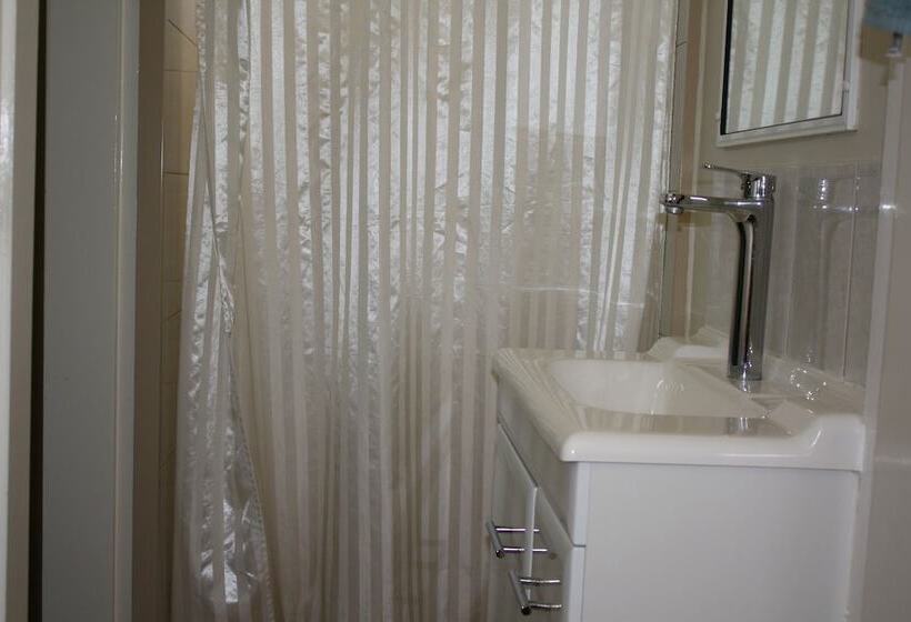 スタンダードトリプルルーム, Roma Motel